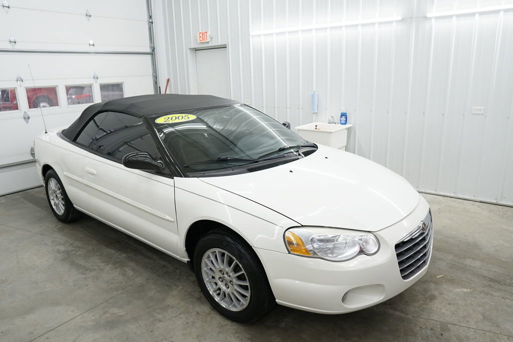 Used 2005 Chrysler Sebring Touring image 1