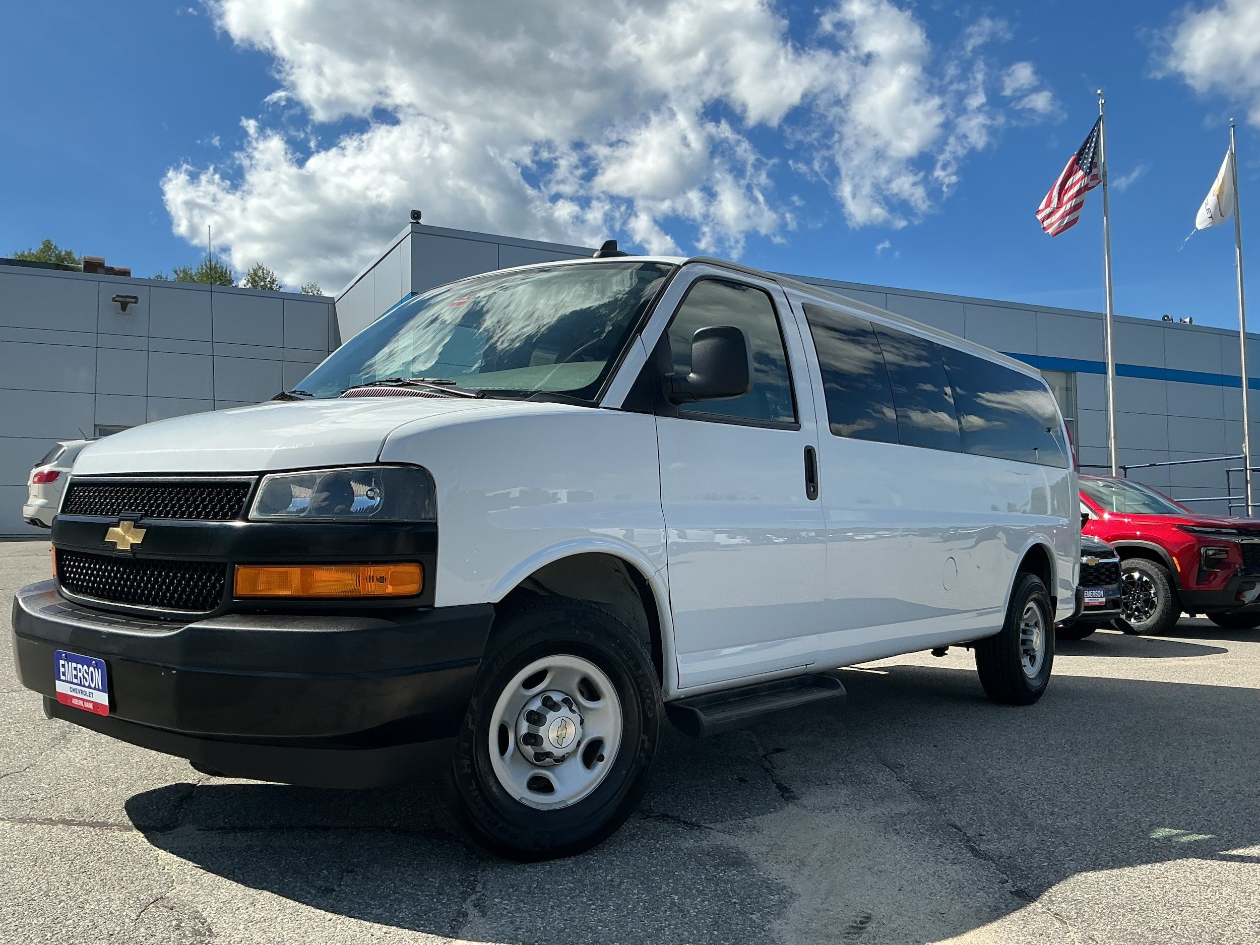 Used 2023 Chevrolet Express 3500 LS RWD image 2