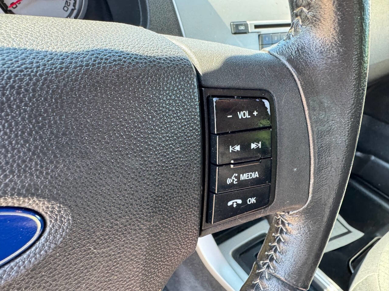 Used 2010 Ford Focus SE FWD image 14