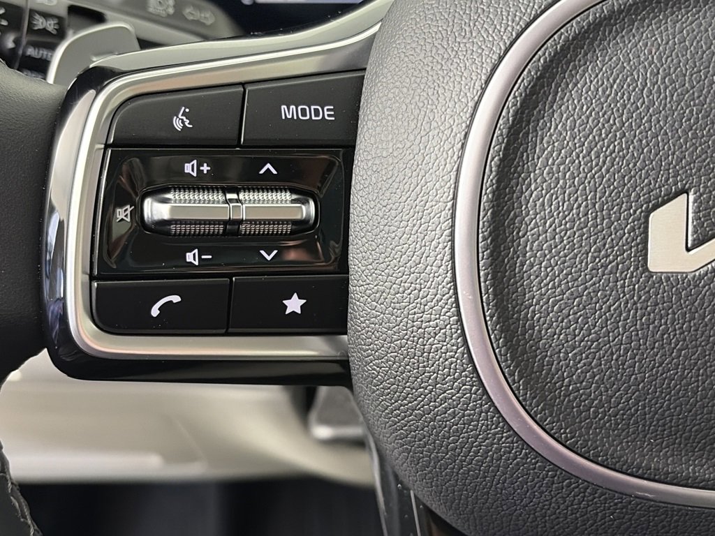 Used 2025 Kia Sorento EX image 17