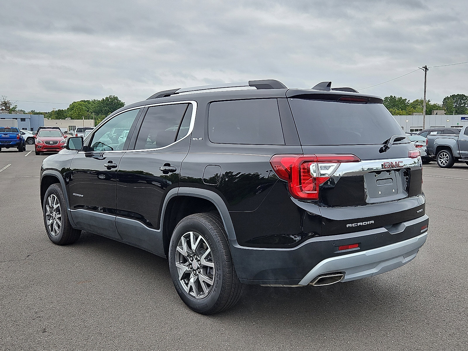 Certified 2022 GMC Acadia SLE w/ Driver Convenience Package image 4