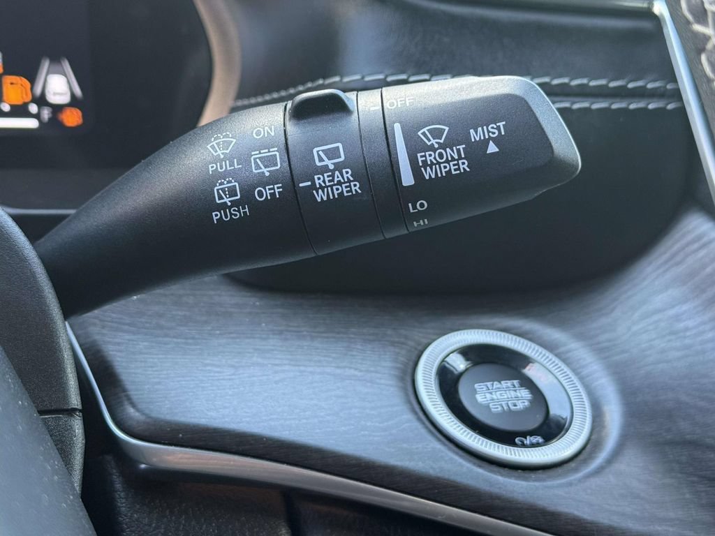 Used 2023 Jeep Grand Cherokee Overland AWD/4WD image 24