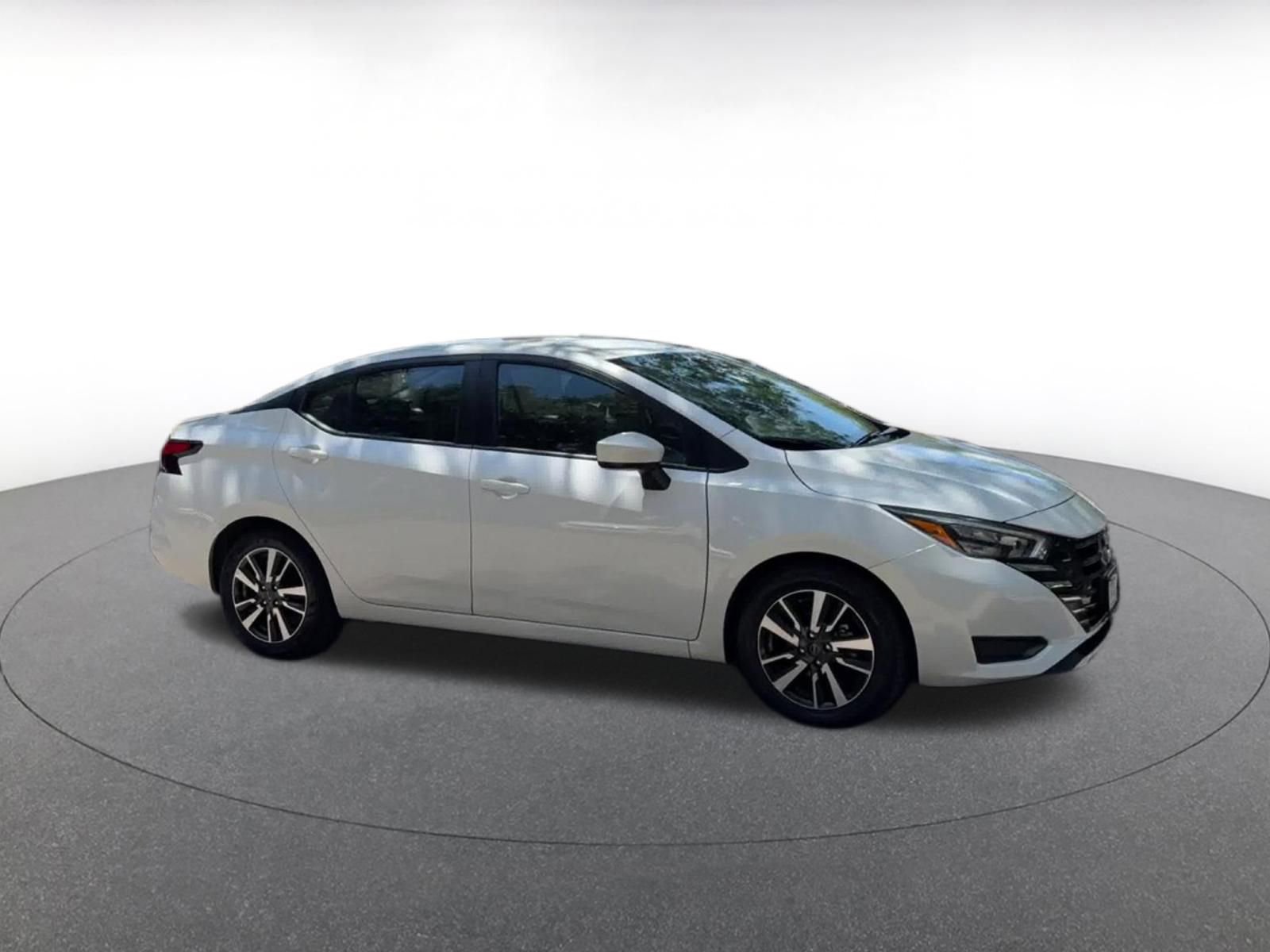 Used 2025 Nissan Versa SV FWD image 2