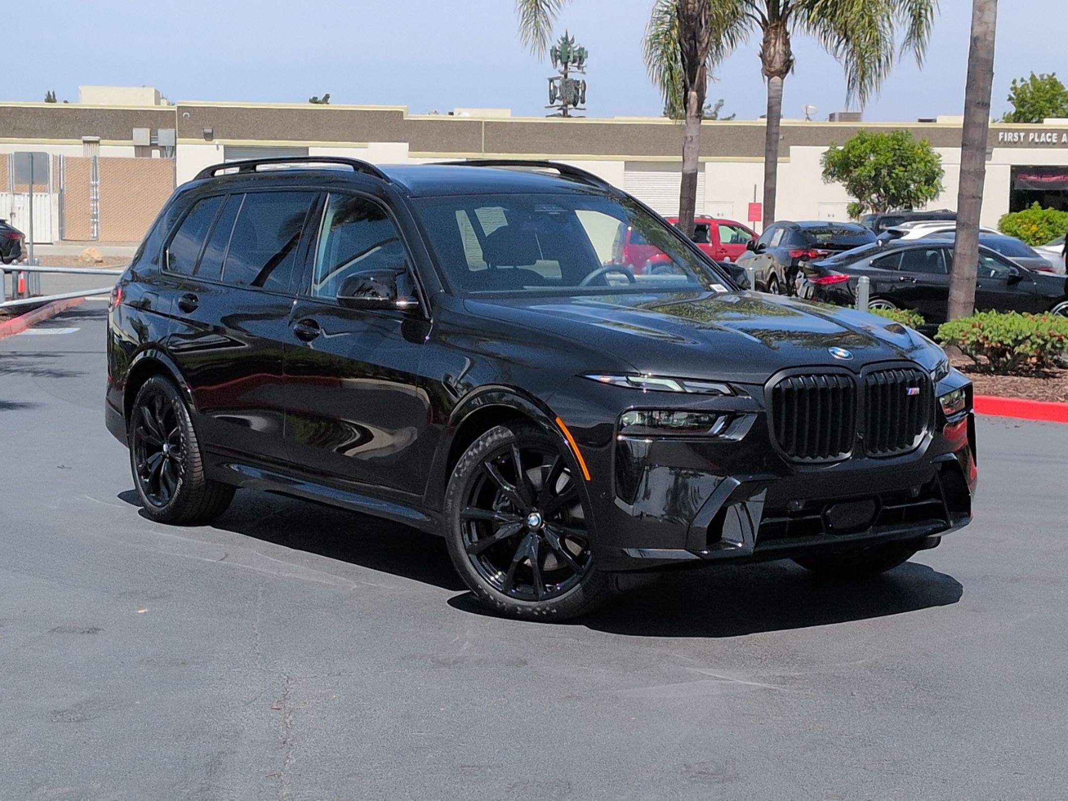 Used 2025 BMW X7 M60i AWD/4WD image 2