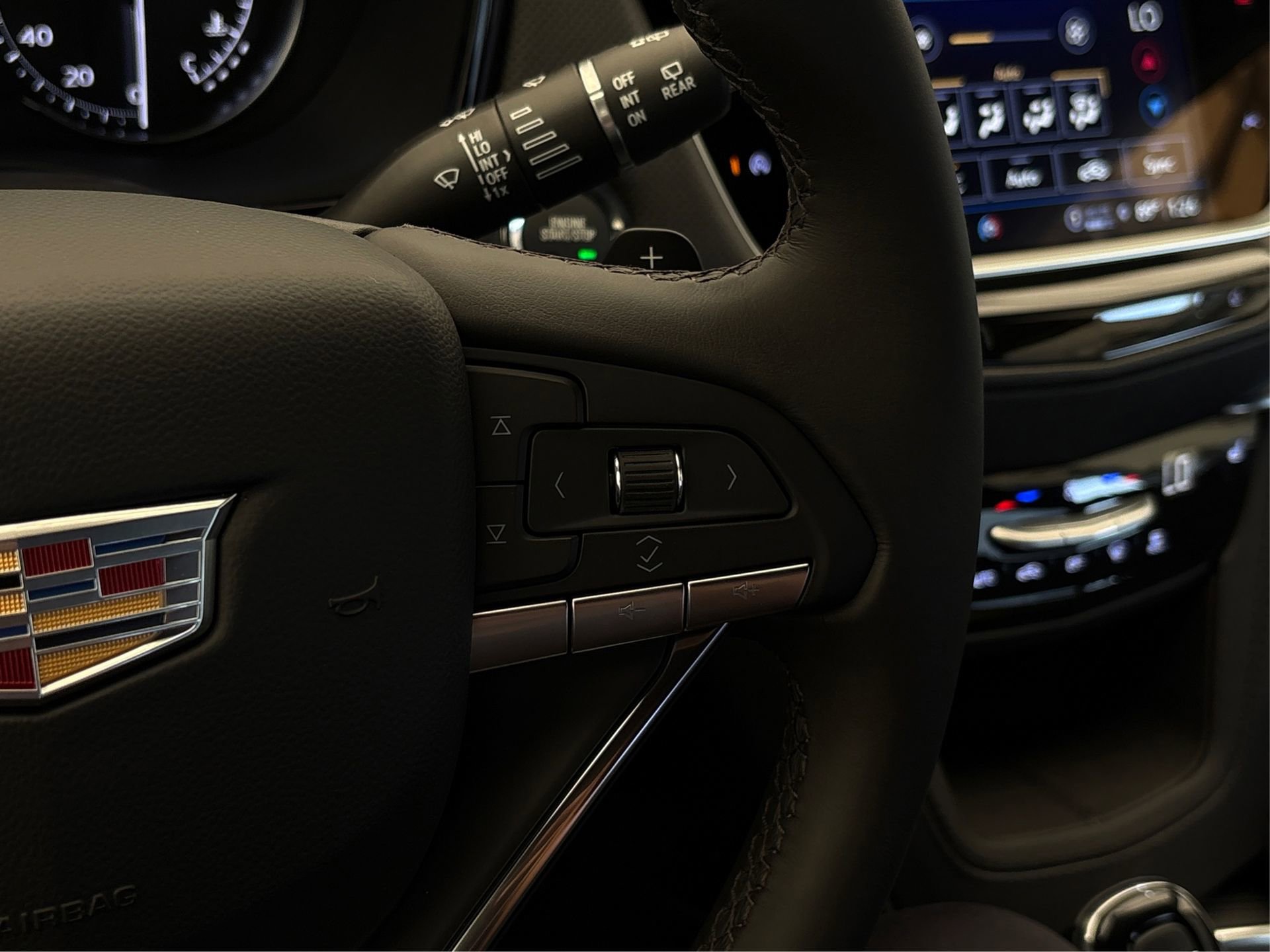 New 2025 Cadillac XT6 Luxury image 29