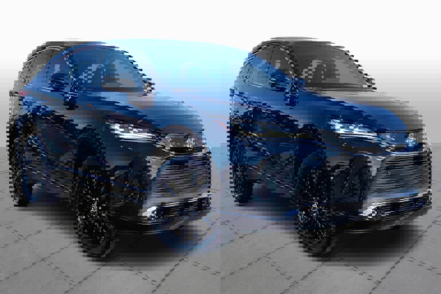 Used 2024 Toyota Venza Nightshade image 3