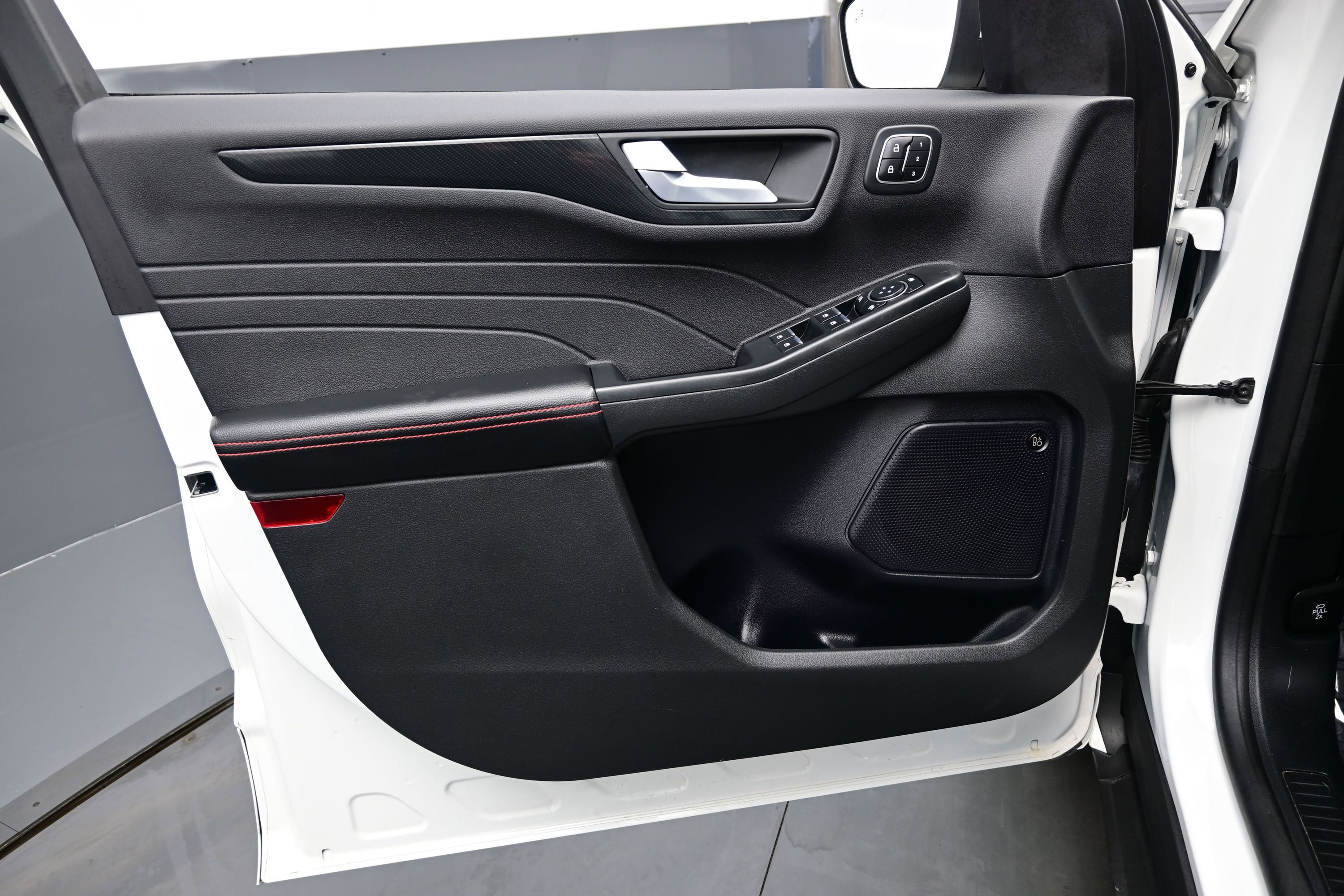 Used 2023 Ford Escape ST-Line Elite w/ Premium Technology Package AWD/4WD image 9
