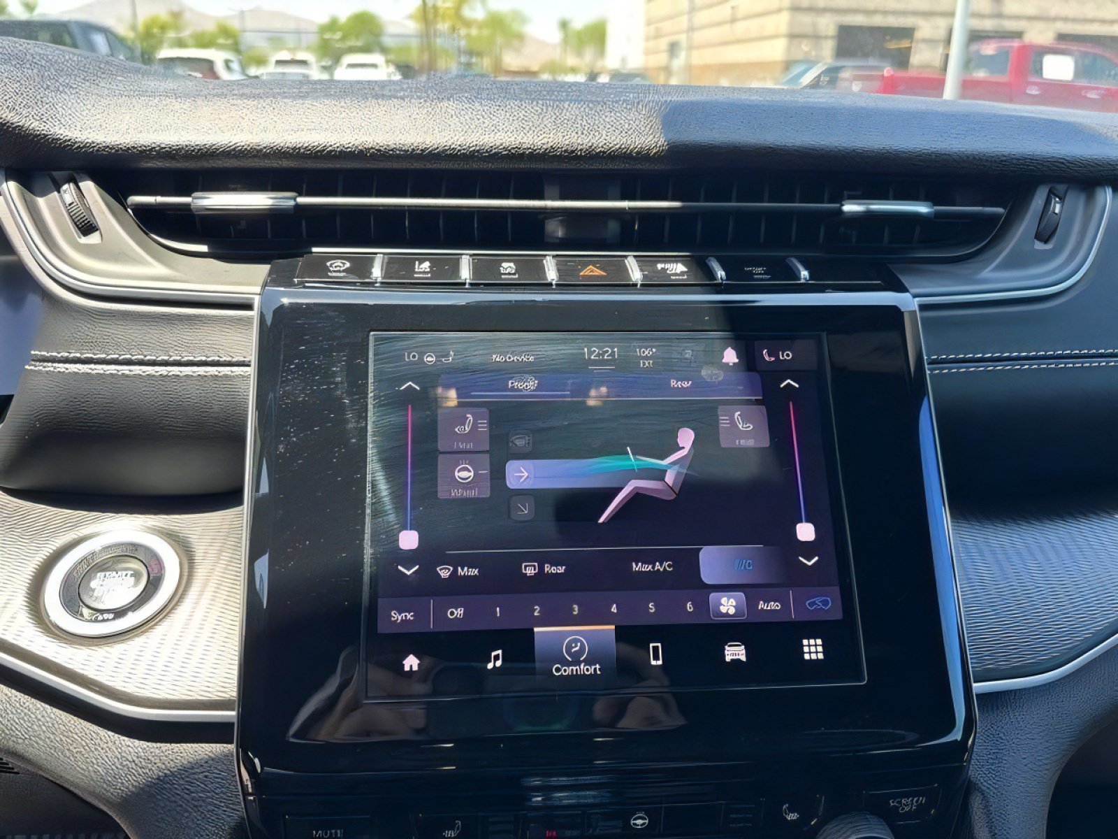 Used 2025 Jeep Grand Cherokee L Altitude RWD image 14