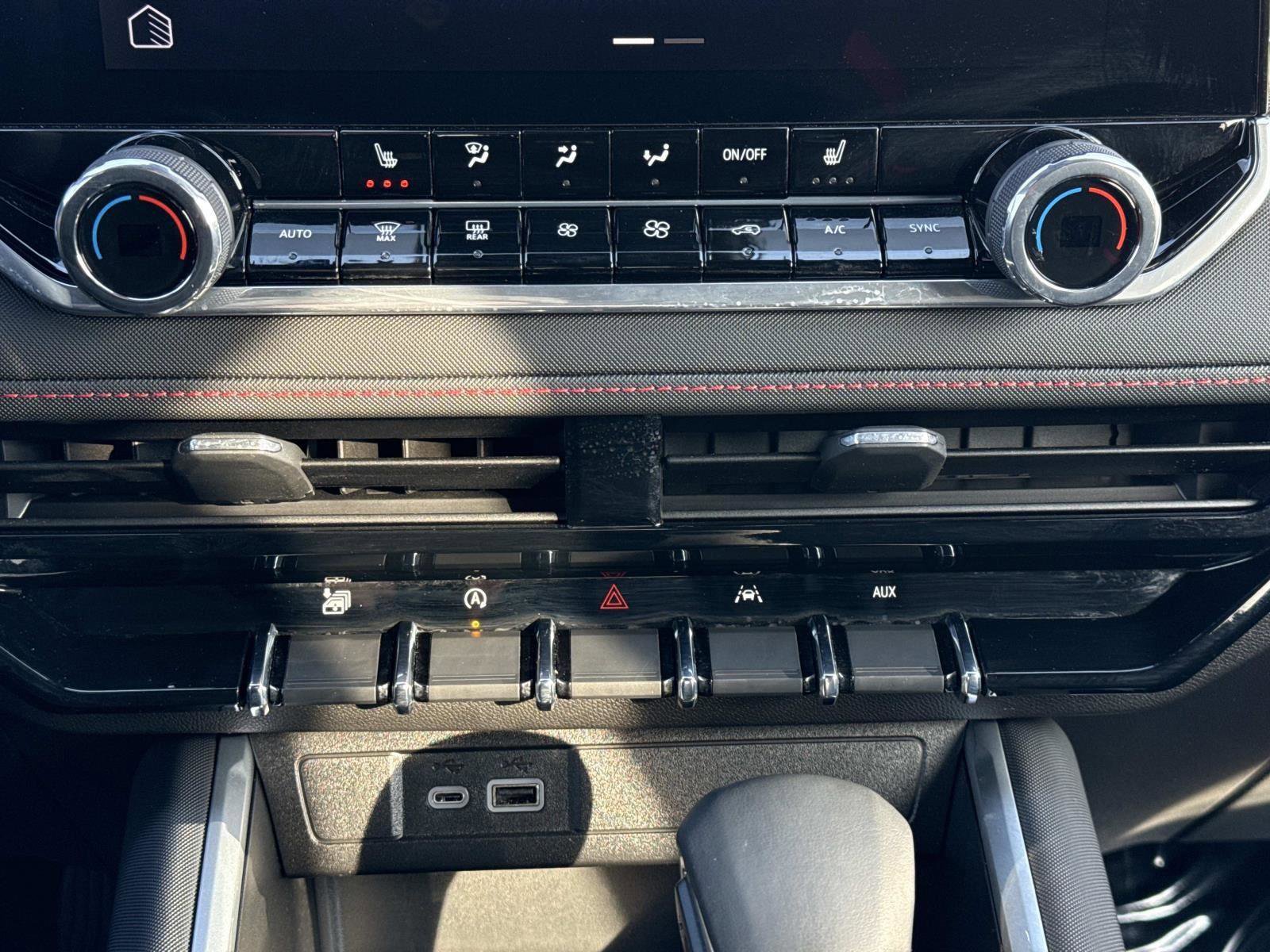 Used 2024 Chevrolet Colorado Z71 w/ Z71 Convenience Package 2 image 5