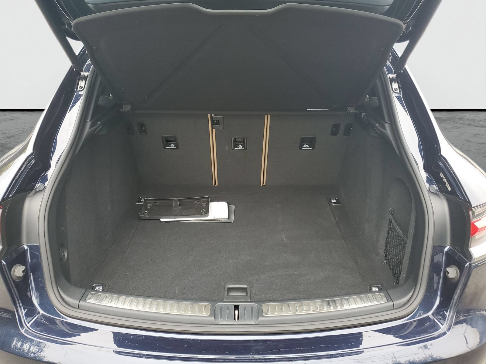 Used 2023 Porsche Macan AWD/4WD image 8