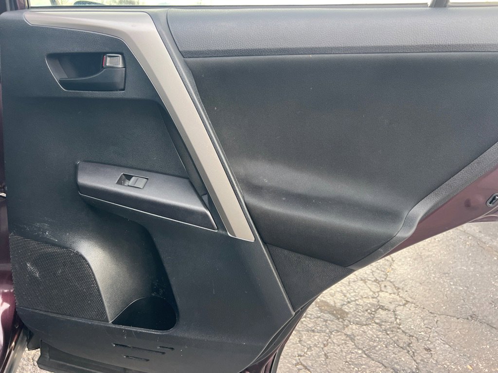 Used 2018 Toyota RAV4 LE image 16