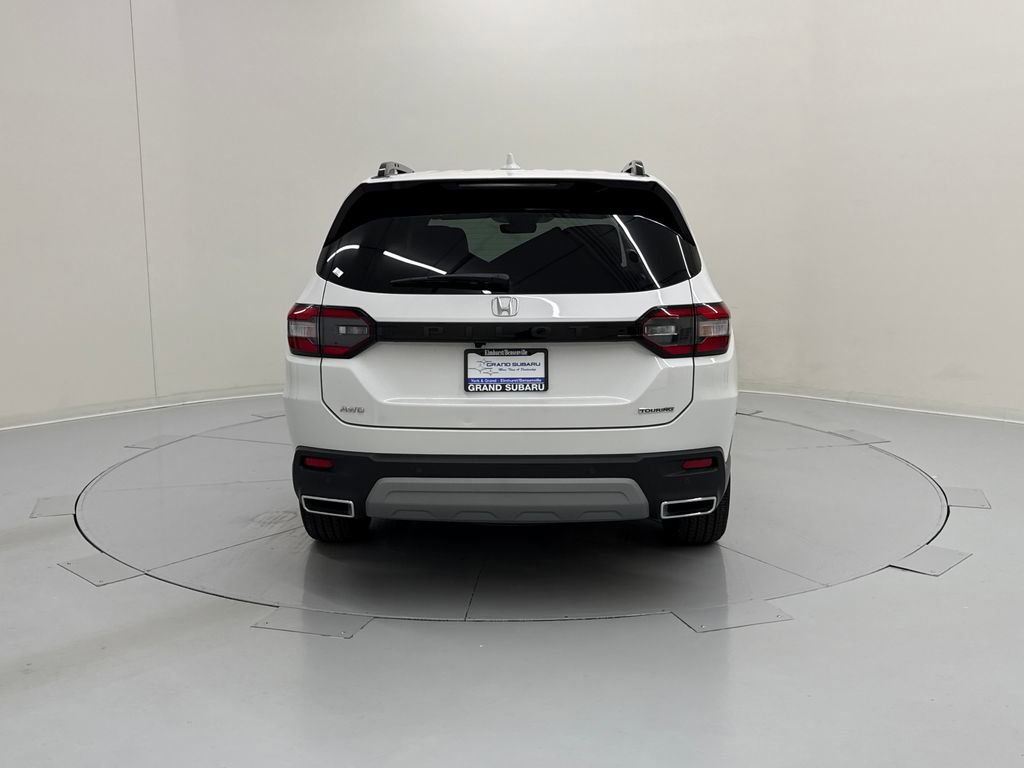 Used 2025 Honda Pilot Touring image 5