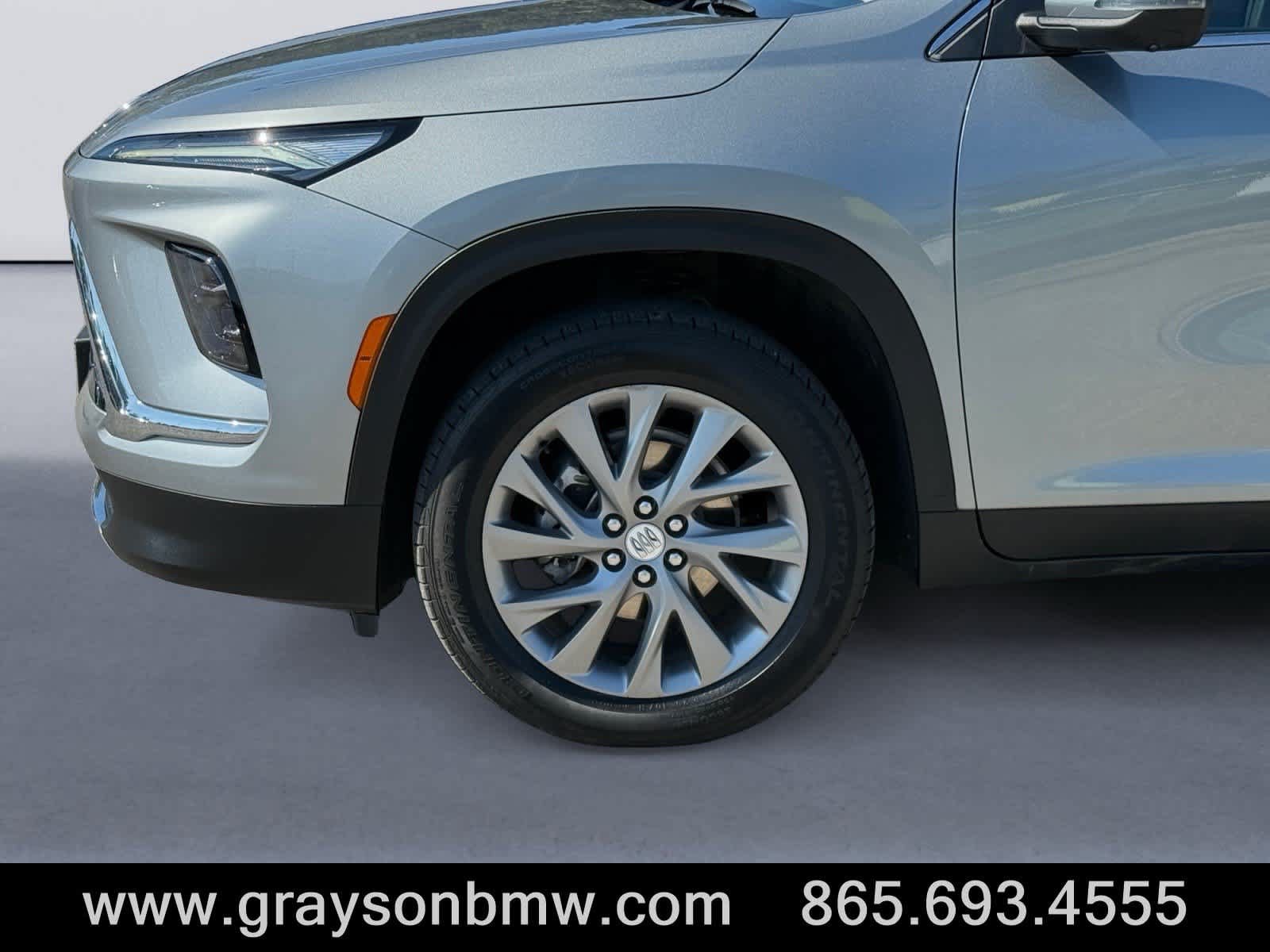 Used 2025 Buick Enclave Preferred AWD/4WD image 9
