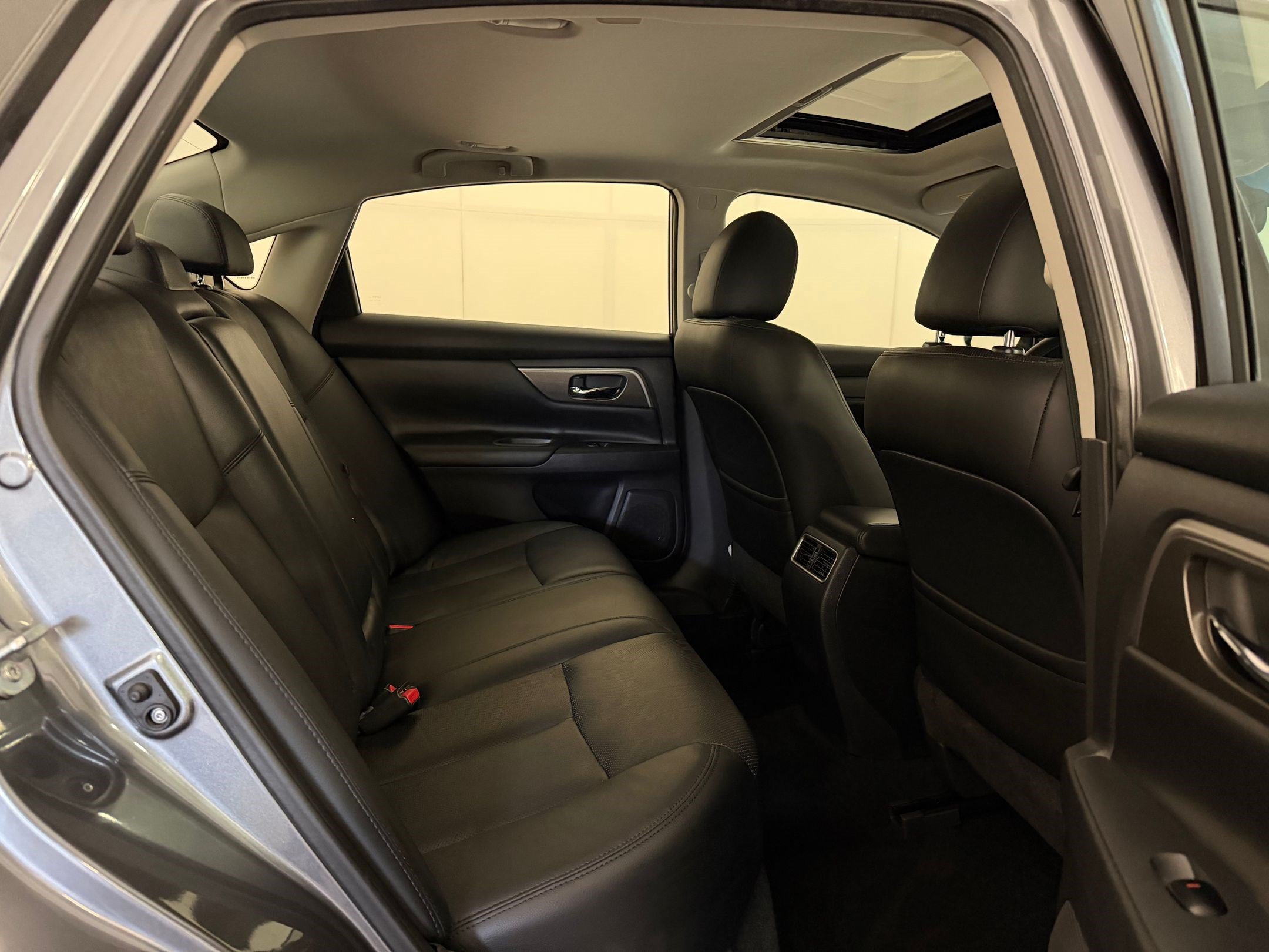 Used 2015 Nissan Altima 3.5 SL FWD image 30