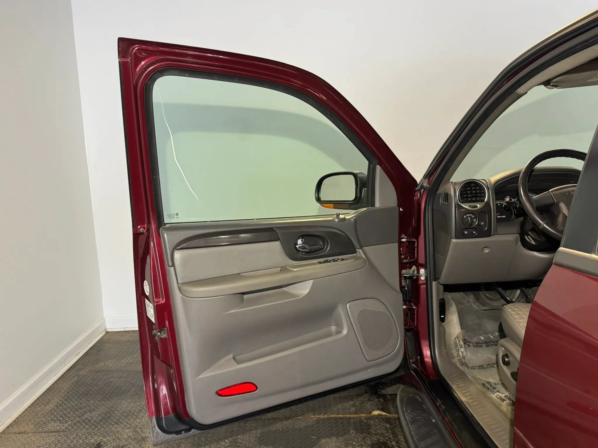 Used 2004 GMC Envoy XUV SLE w/ 1SB Preferred Equipment Group AWD/4WD image 9