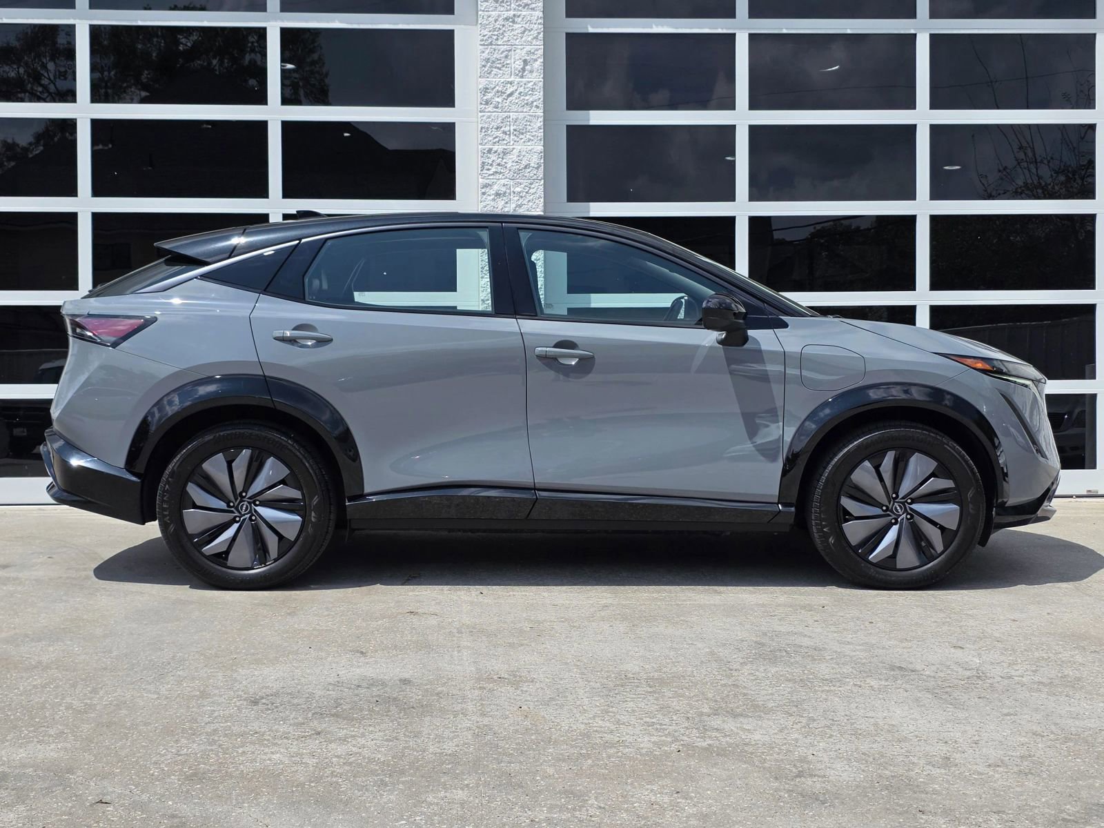 Used 2023 Nissan Ariya AWD image 3