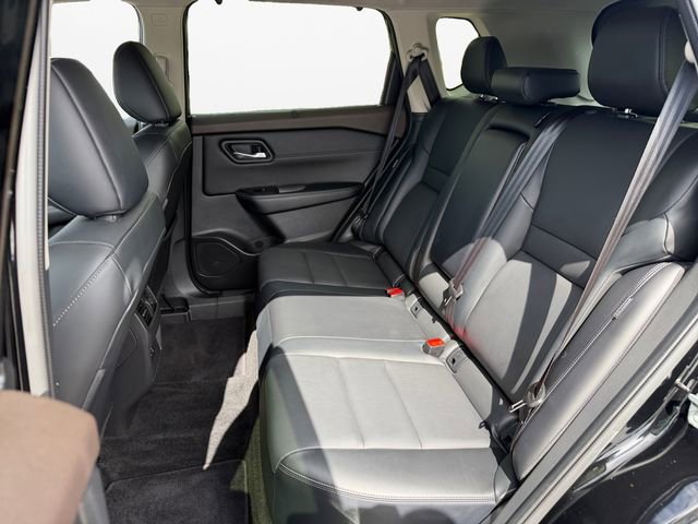 Used 2023 Nissan Rogue SV w/ SV Premium B Package image 13