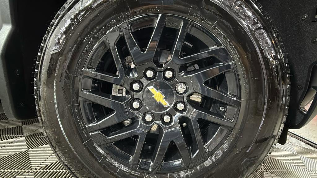 Certified 2025 Chevrolet Silverado EV LT image 38