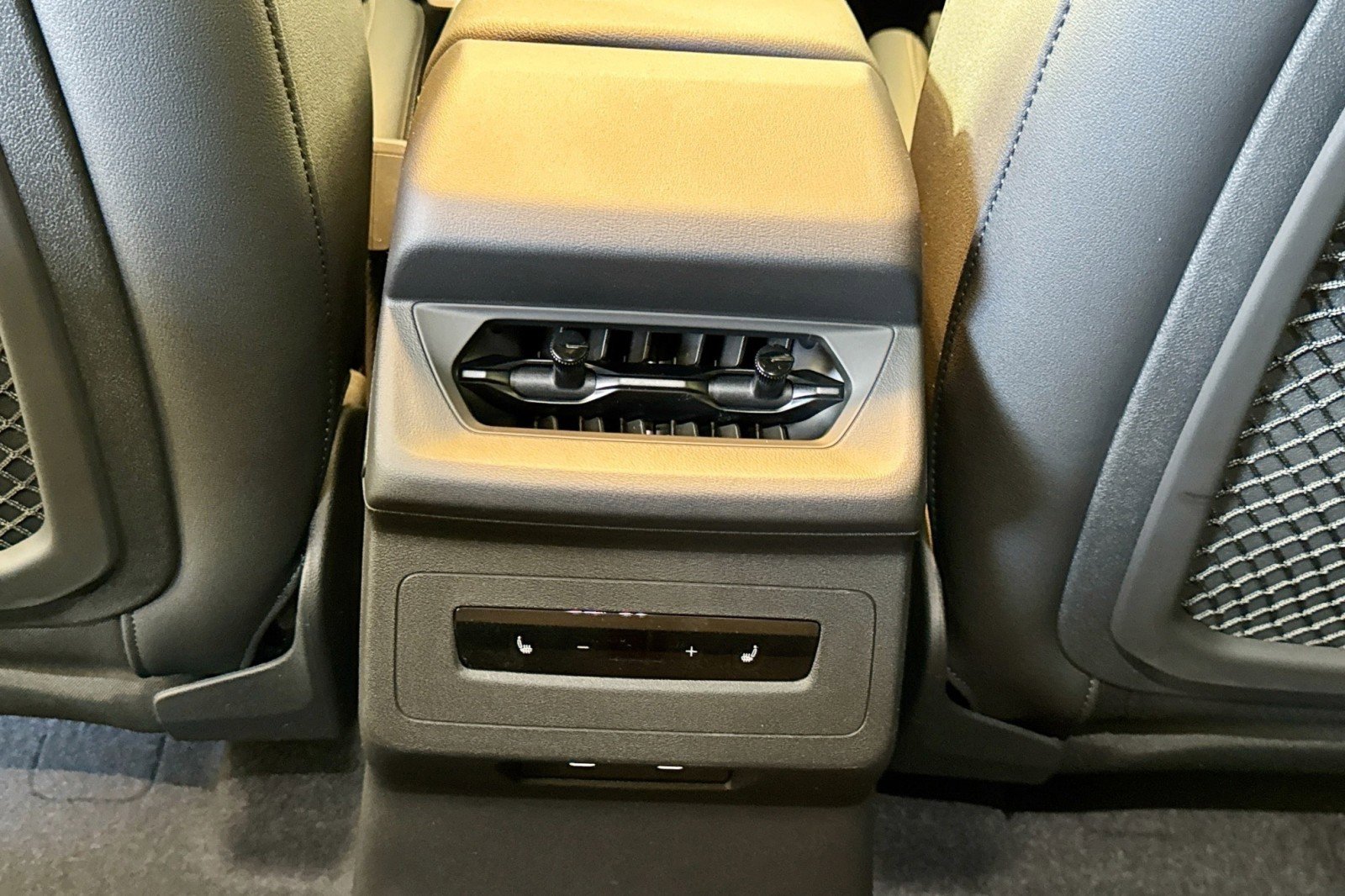 New 2027 Audi SQ6 e-tron Premium Plus AWD/4WD image 22