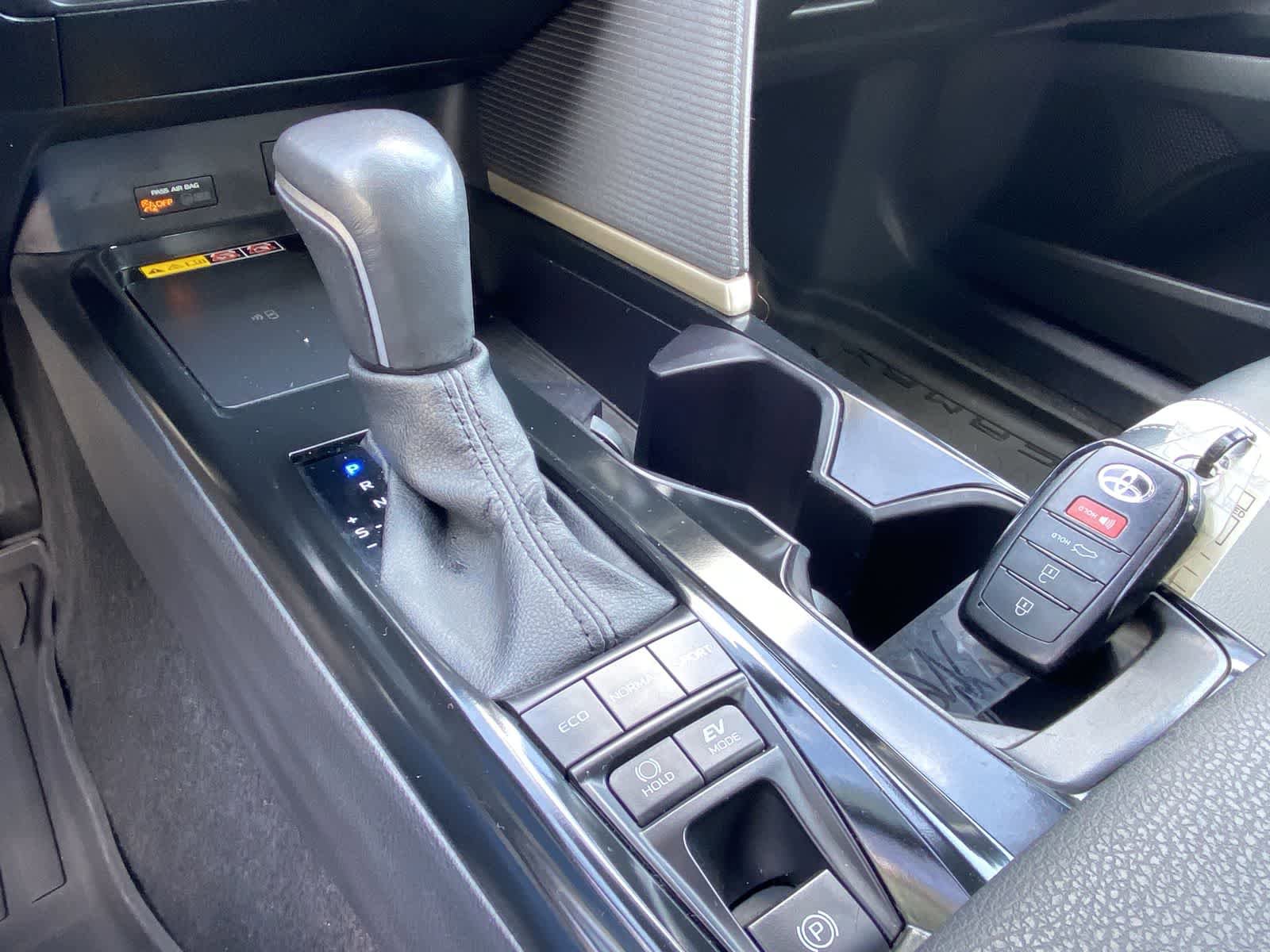 Used 2025 Toyota Camry SE FWD image 31