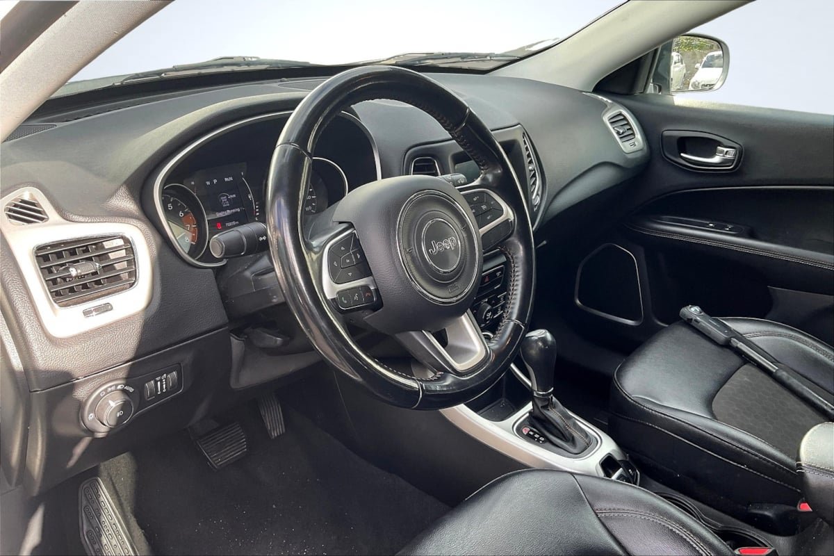 Used 2020 Jeep Compass Latitude FWD image 14