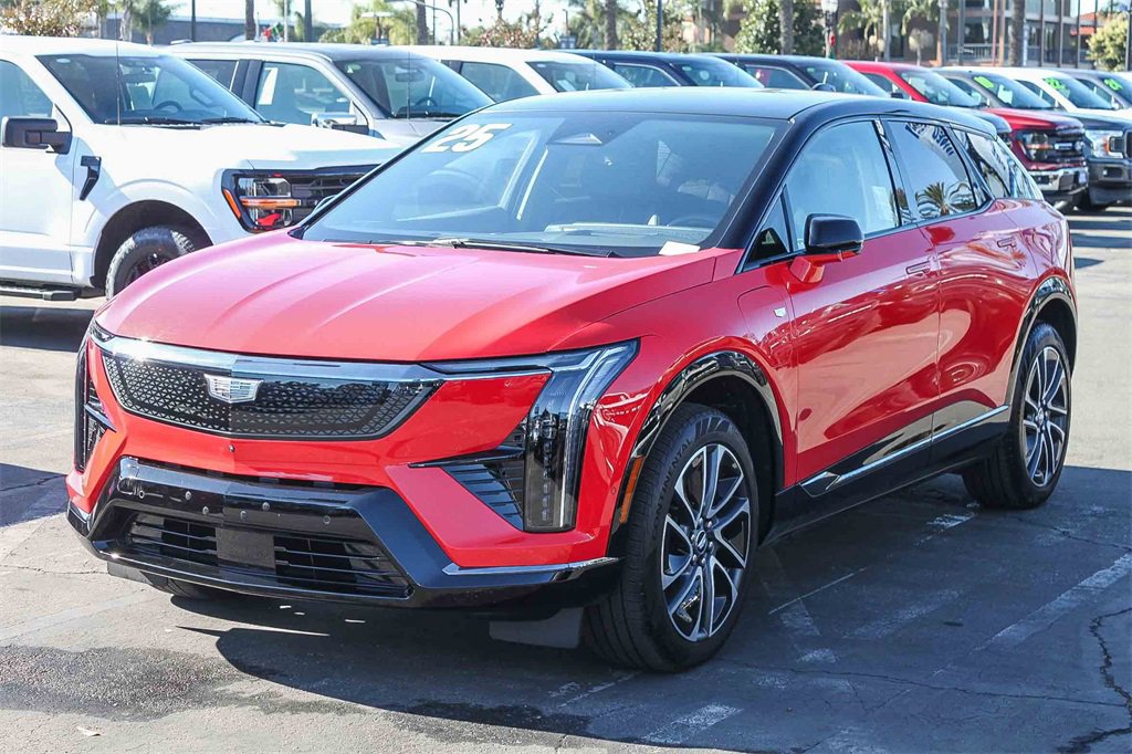 Used 2025 Cadillac Optiq Sport 2 w/ LPO, Floor Liner Package image 3