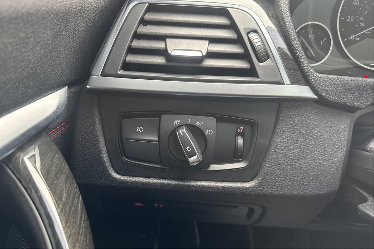 Used 2018 BMW 330i Gran Turismo xDrive image 17