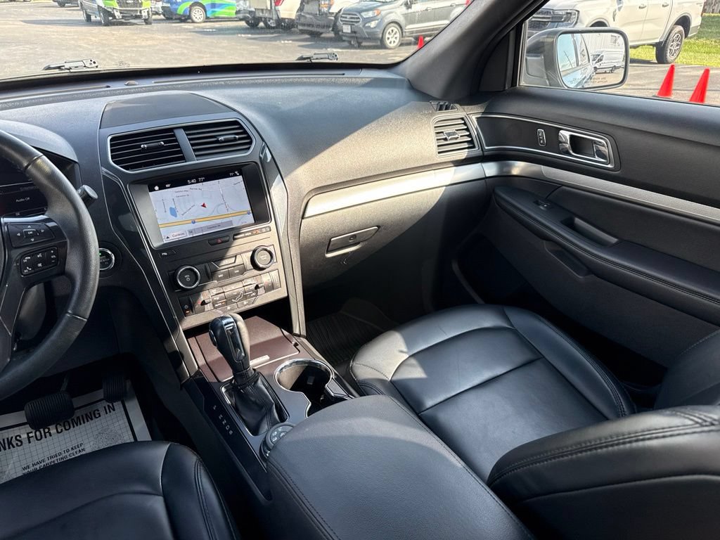 Used 2019 Ford Explorer XLT w/ Equipment Group 202A AWD/4WD image 18