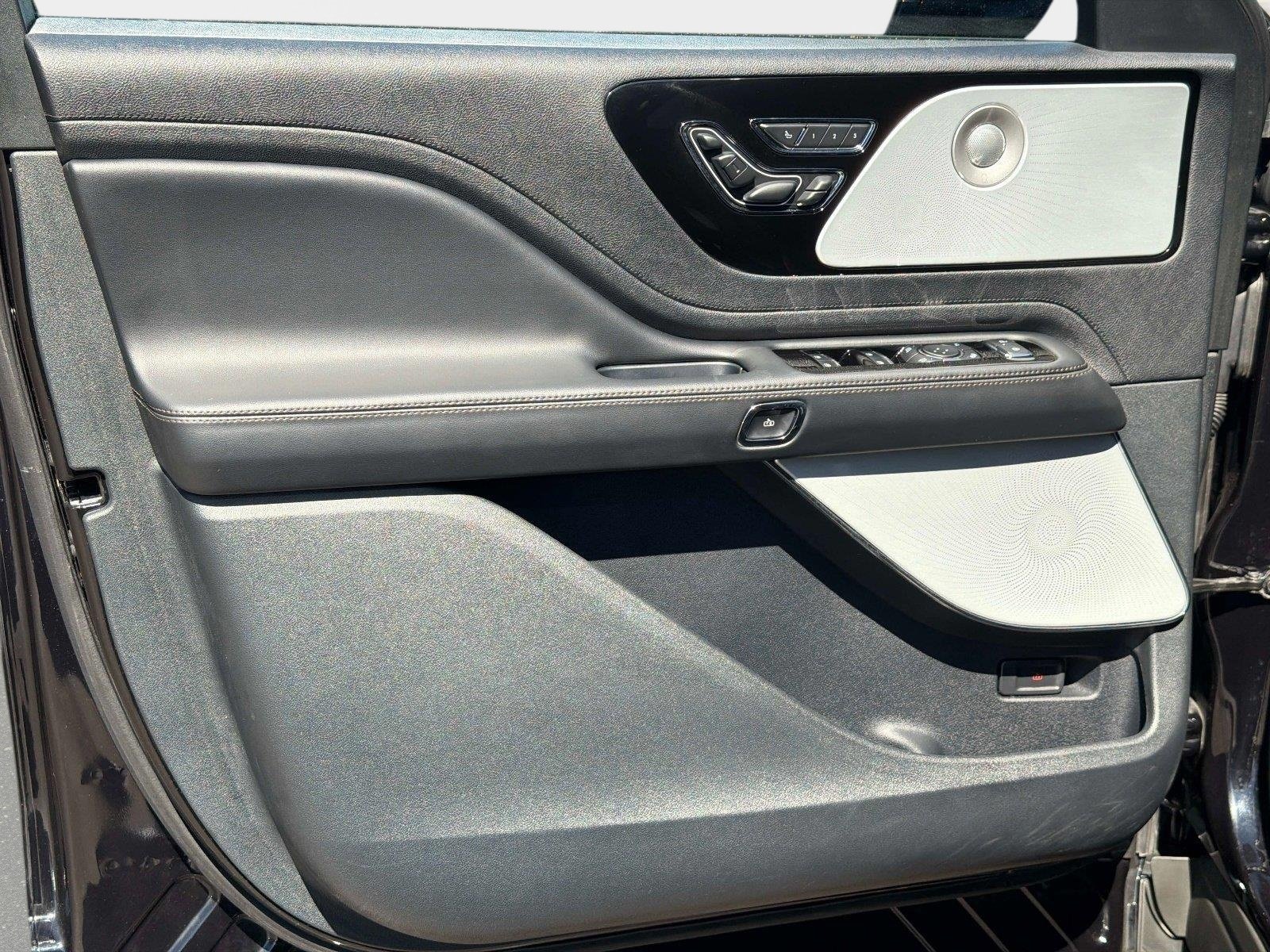 Used 2025 Lincoln Aviator Reserve w/ Equipment Group 201A AWD/4WD image 37