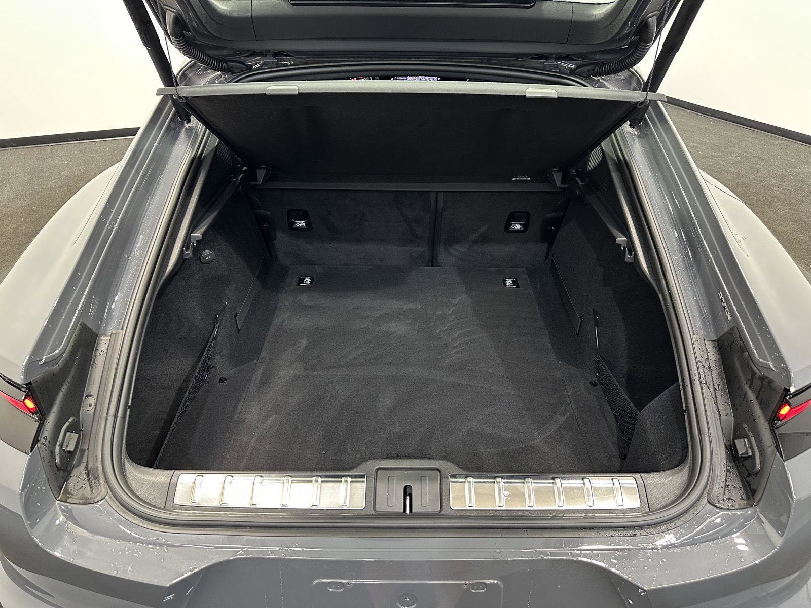 Used 2025 Porsche Panamera 4 image 36
