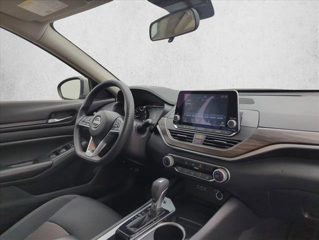 Used 2024 Nissan Altima 2.5 SV image 21