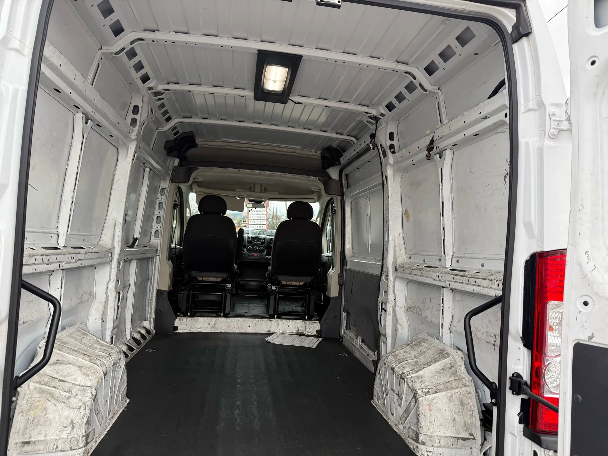 Used 2020 RAM ProMaster 2500 w/ Premium Appearance Group image 6