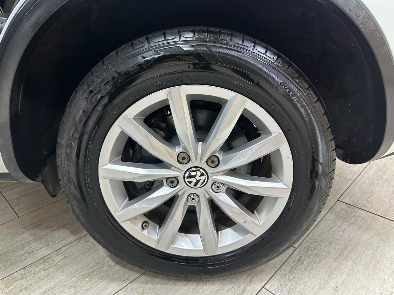 Used 2015 Volkswagen Touareg Sport AWD/4WD image 31