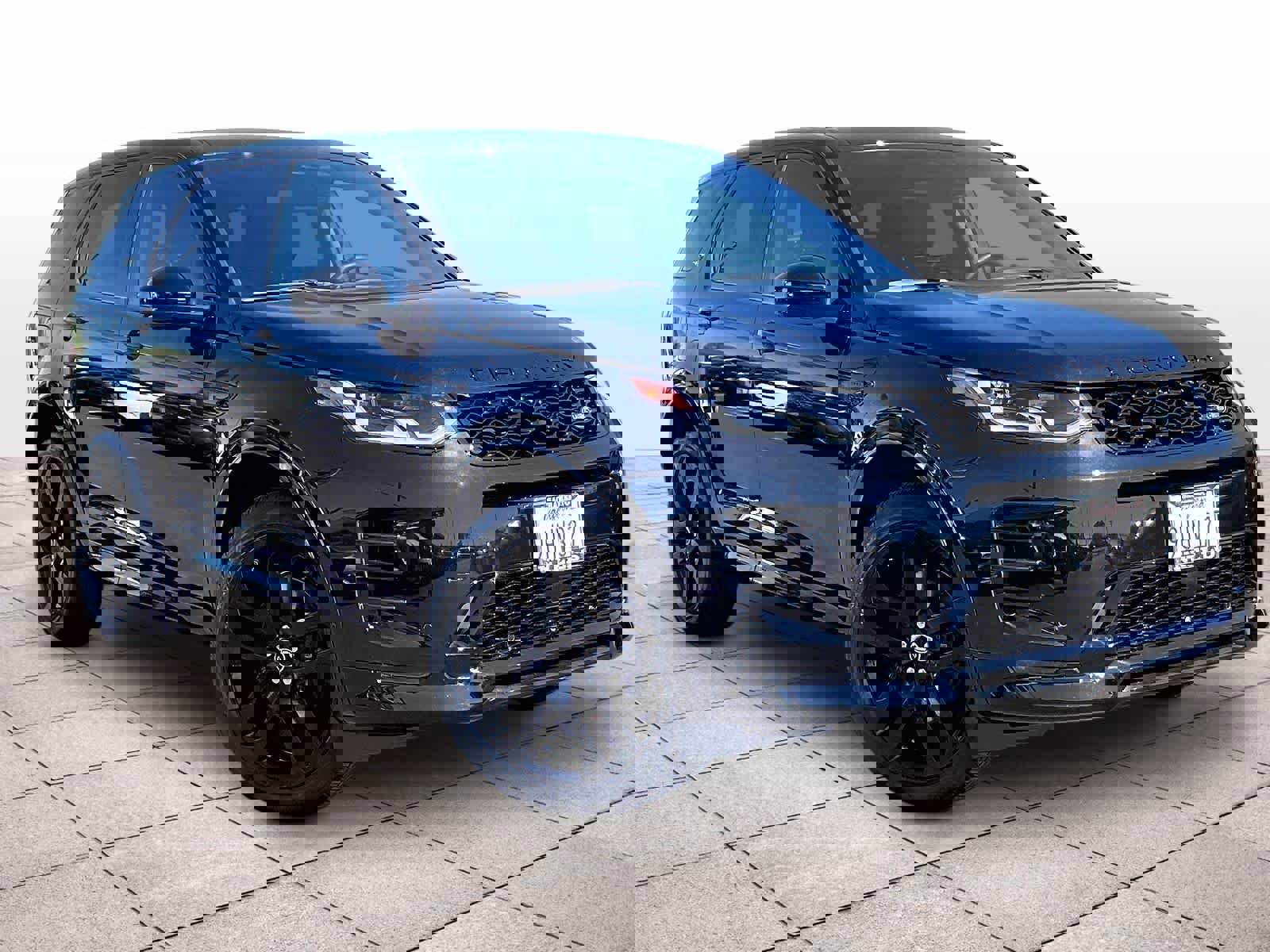 Used 2025 Land Rover Discovery Sport Dynamic SE image 2