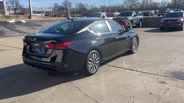 Used 2024 Nissan Altima 2.5 SV image 8
