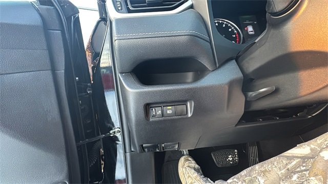 Used 2021 Toyota RAV4 LE image 13