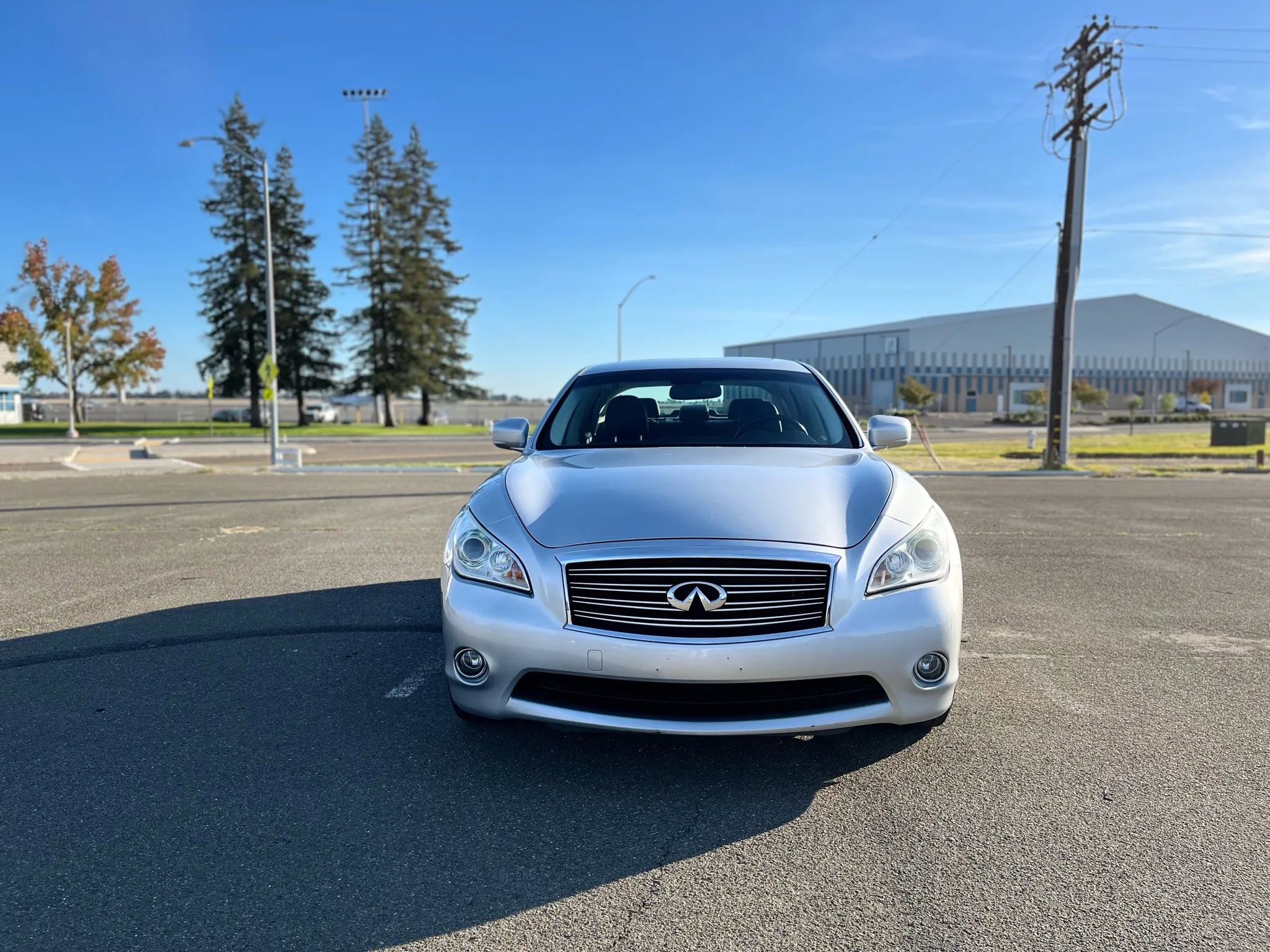 Used 2012 INFINITI M37 x w/ Deluxe Touring Pkg image 2