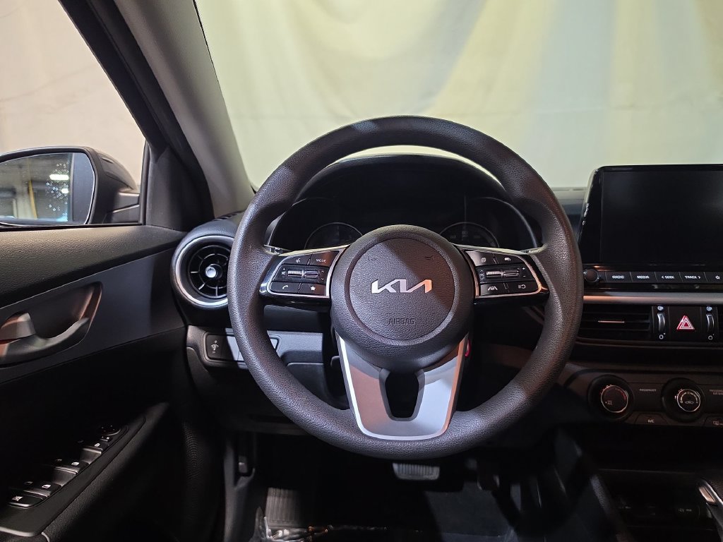 Used 2022 Kia Forte LXS FWD image 11