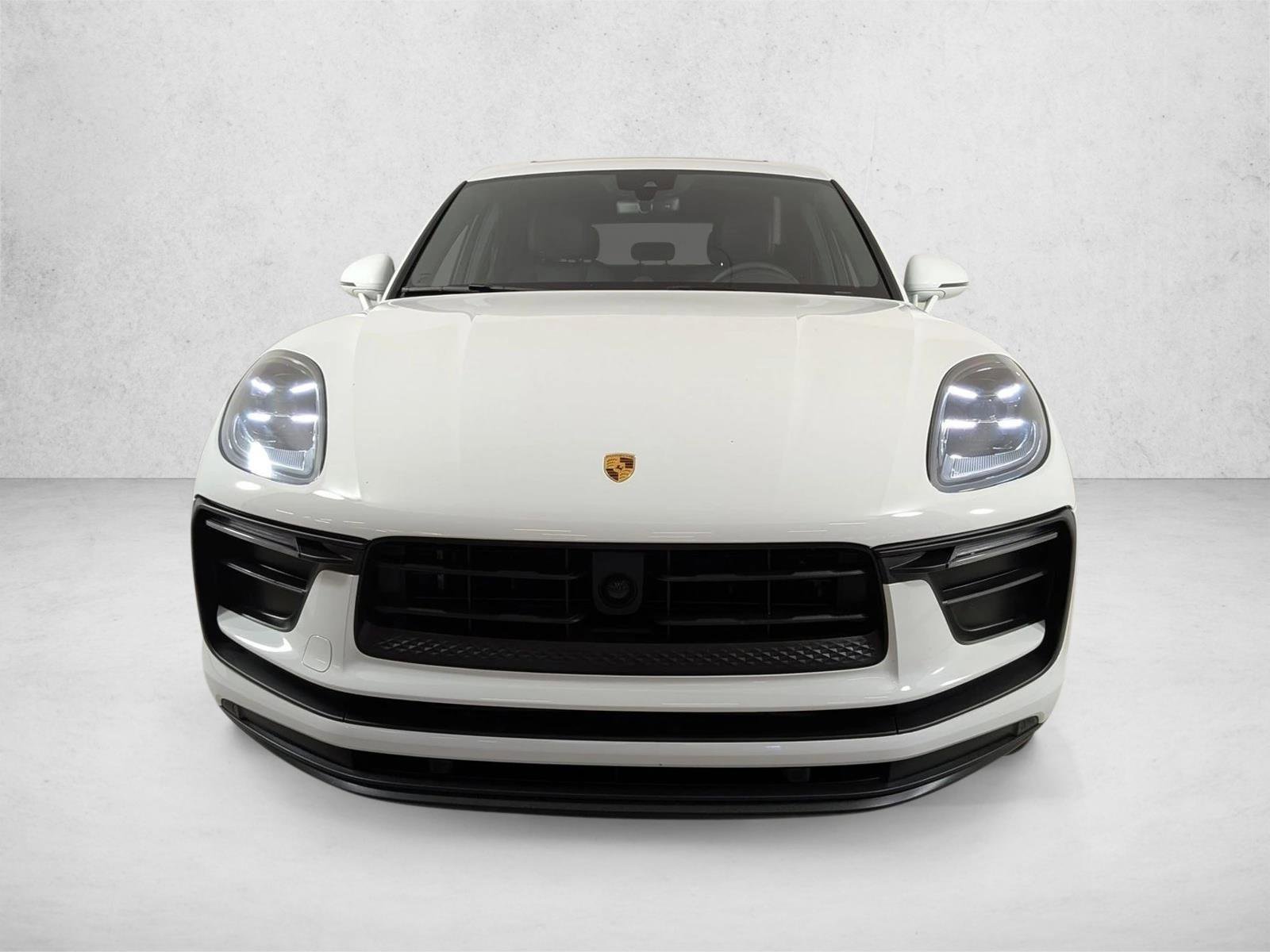 Certified 2025 Porsche Macan Turbo AWD/4WD image 6