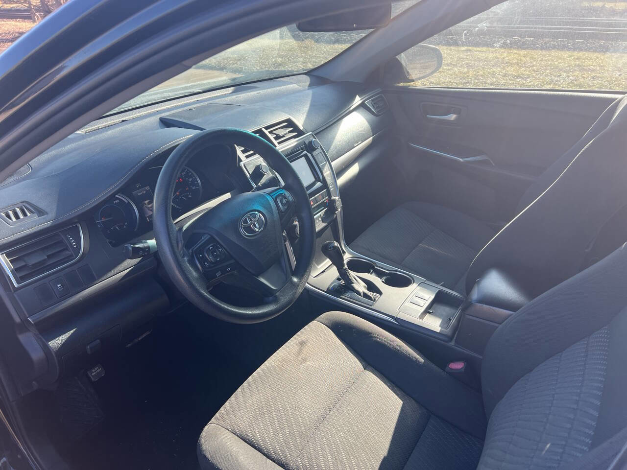 Used 2015 Toyota Camry LE image 3