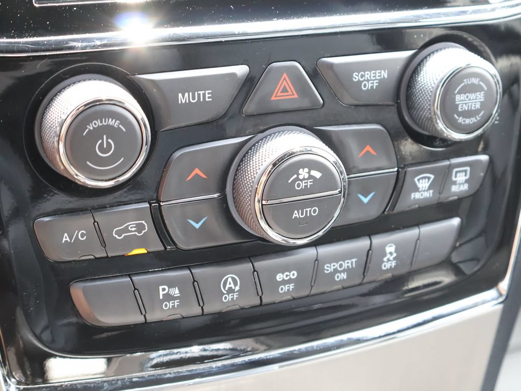 Used 2022 Jeep Grand Cherokee Limited w/ Tech Group AWD/4WD image 36