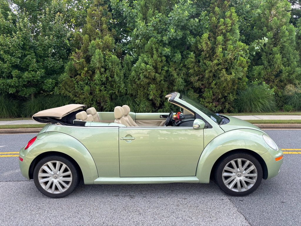 Used 2008 Volkswagen Beetle SE FWD image 4