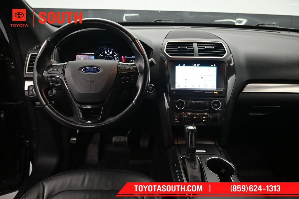 Used 2017 Ford Explorer XLT w/ Equipment Group 202A FWD image 11