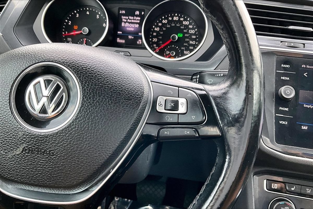 Used 2018 Volkswagen Tiguan SE w/ Panoramic Sunroof Package AWD/4WD image 22