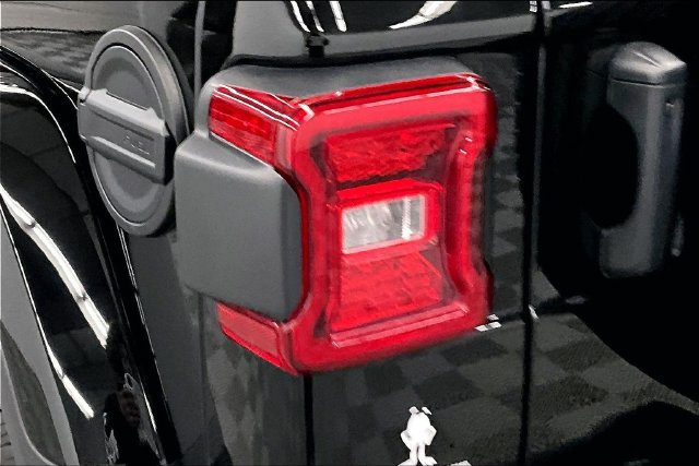 Used 2024 Jeep Wrangler Unlimited Sahara w/ Technology Group AWD/4WD image 34