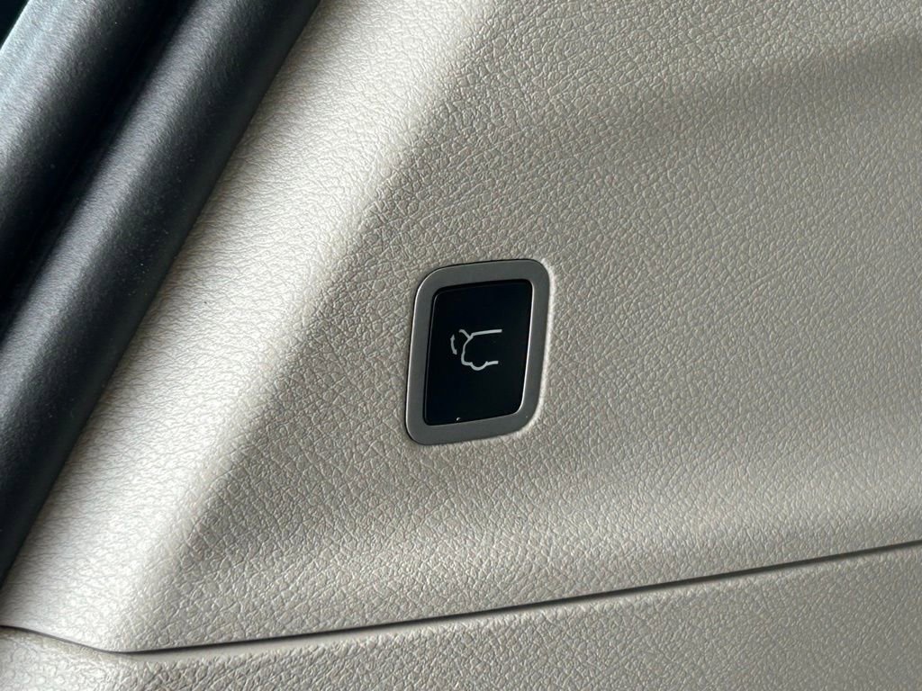 Used 2020 Chrysler Pacifica Touring-L Plus FWD image 46