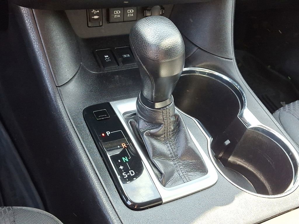 Used 2018 Toyota Highlander LE w/ Protection Package #3 AWD/4WD image 16