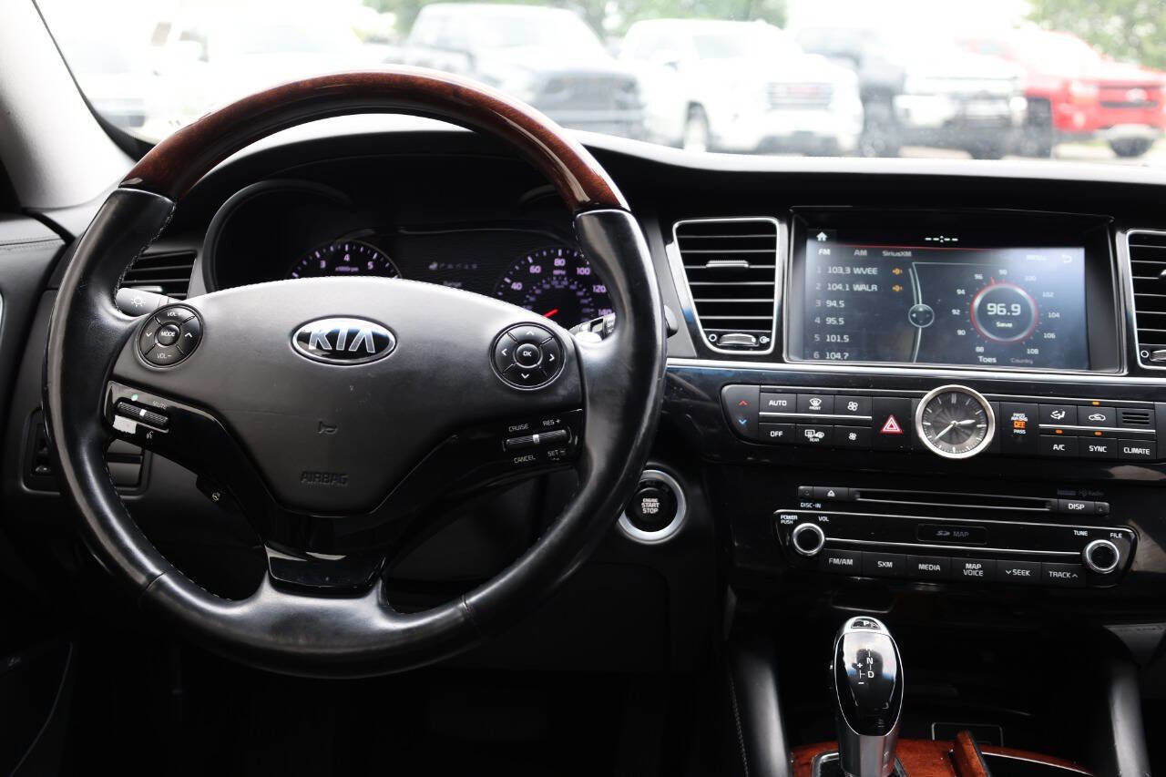 Used 2016 Kia K900 Luxury image 21
