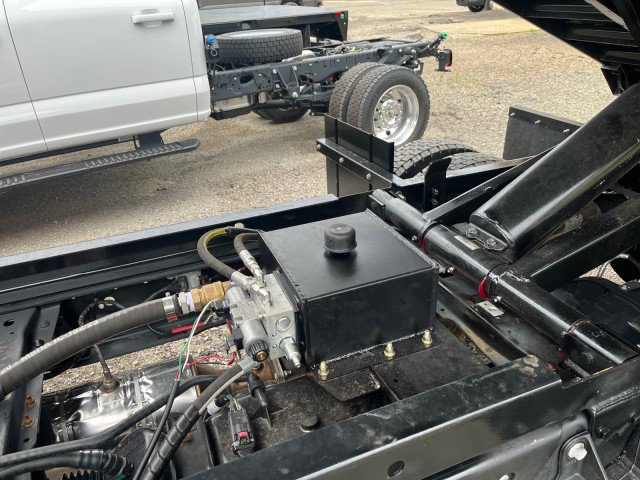 New 2025 Ford F550 4x4 Regular Cab Super Duty image 25