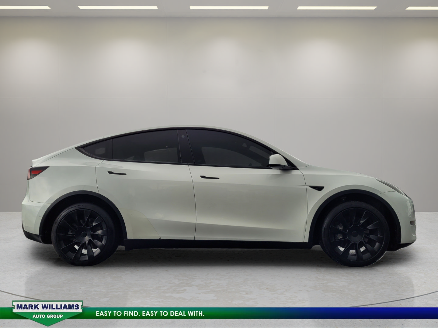 Used 2022 Tesla Model Y Long Range AWD/4WD image 2
